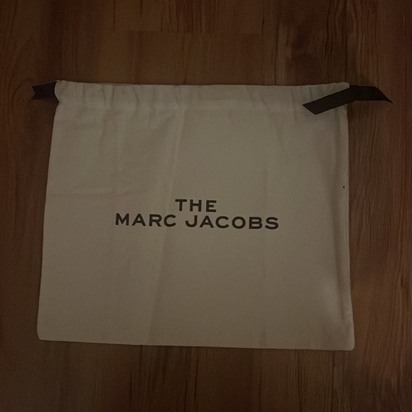 Pre LOVED. Marc Jacobs Authentic Softshot Pearlized Bag, excellent condition - Picture 13 of 14
